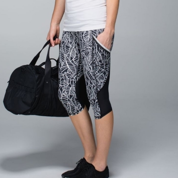 Lululemon s 6 run a marathon crop - Picture 3 of 10